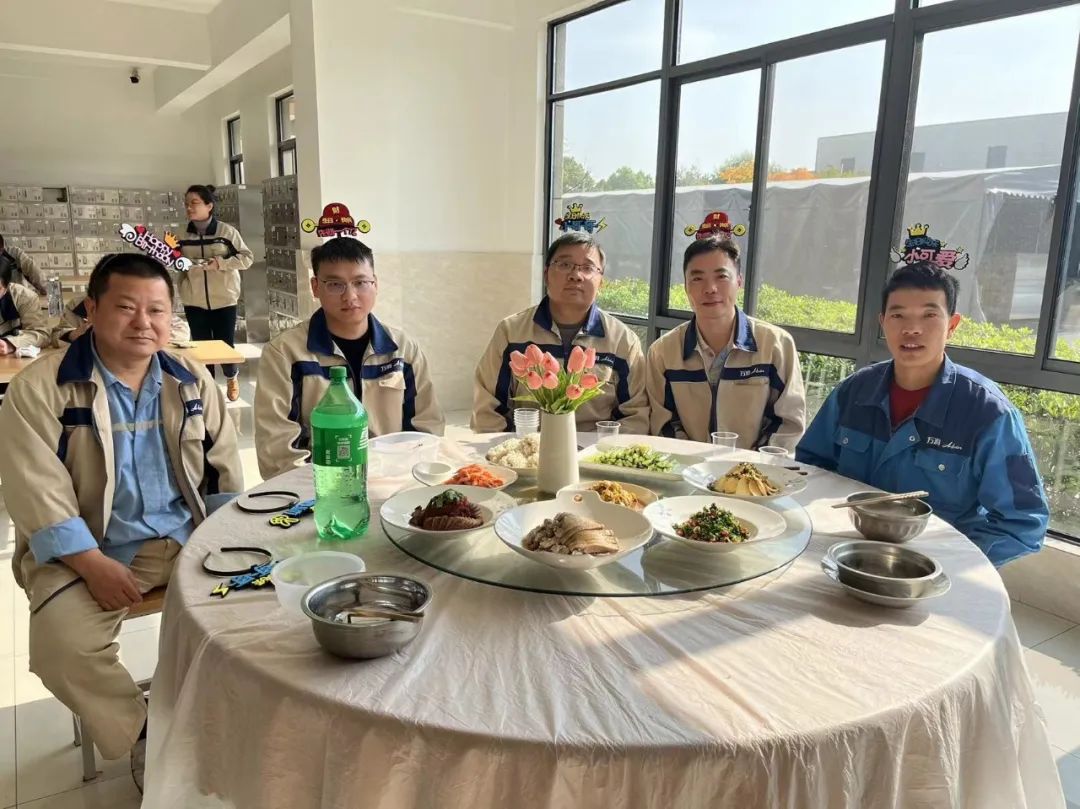11月员工生日会｜心聚Z6尊龙，，温暖初冬